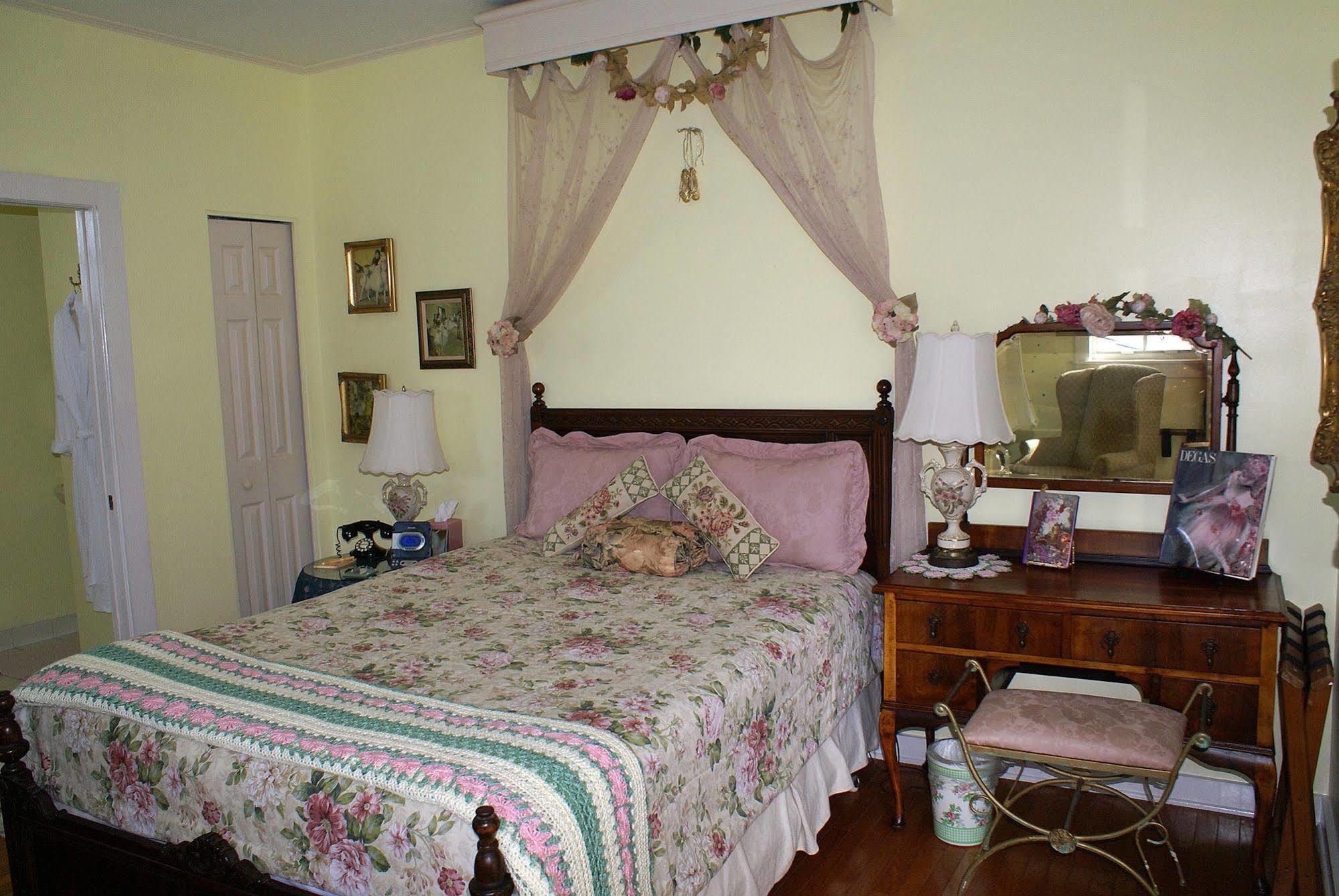 Sabal Palm House Bed And Breakfast Lake Worth Beach Bagian luar foto